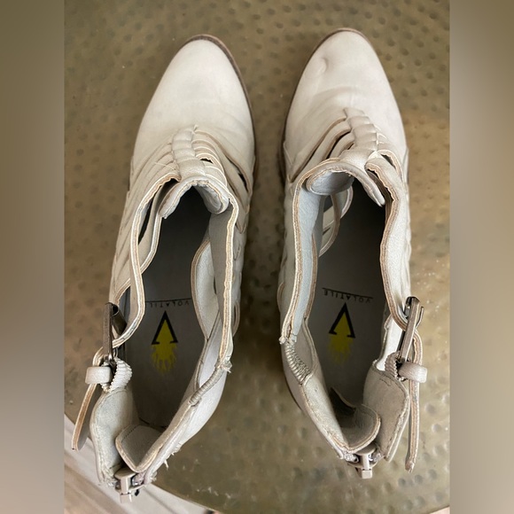 White leather boots [Size 8] - Picture 2 of 5